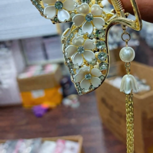 Fancy Metal Hair Clutcher